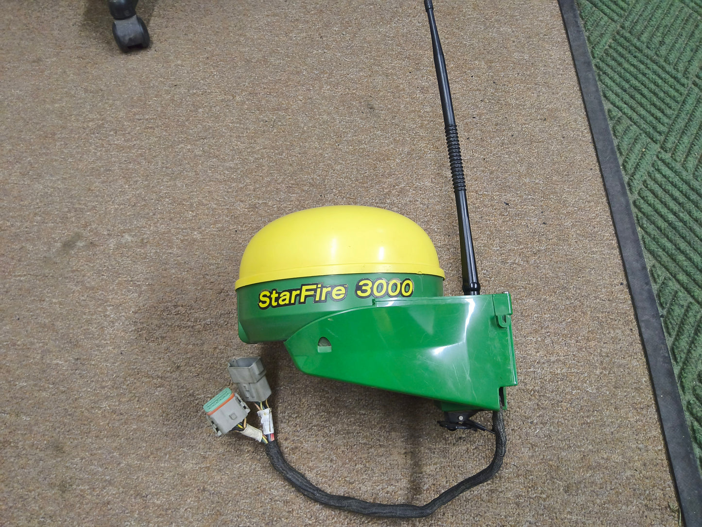 John Deere StarFire™ 3000 GPS Receiver