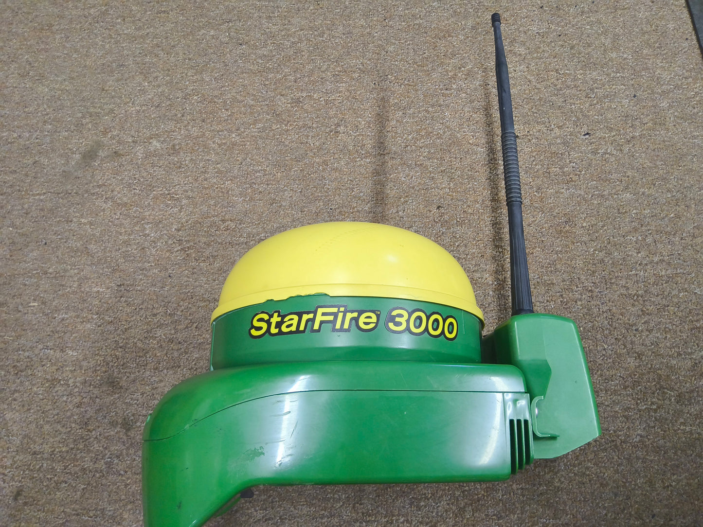 John Deere StarFire™ 3000 GPS Receiver