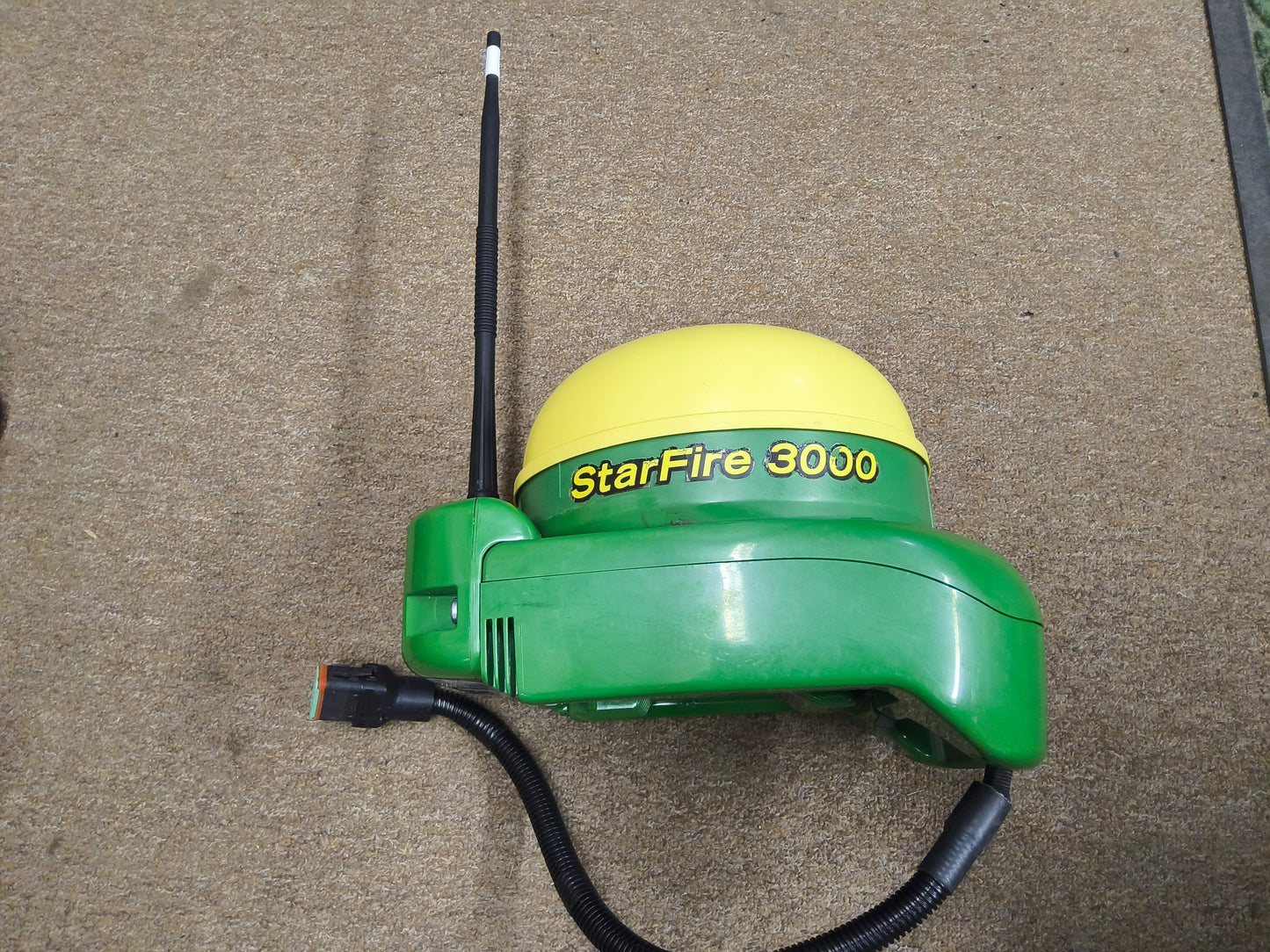 John Deere StarFire™ 3000 GPS Receiver
