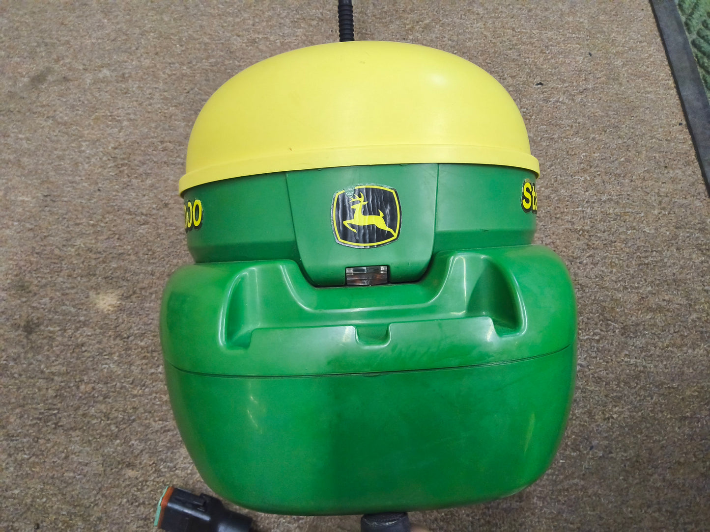 John Deere StarFire™ 3000 GPS Receiver