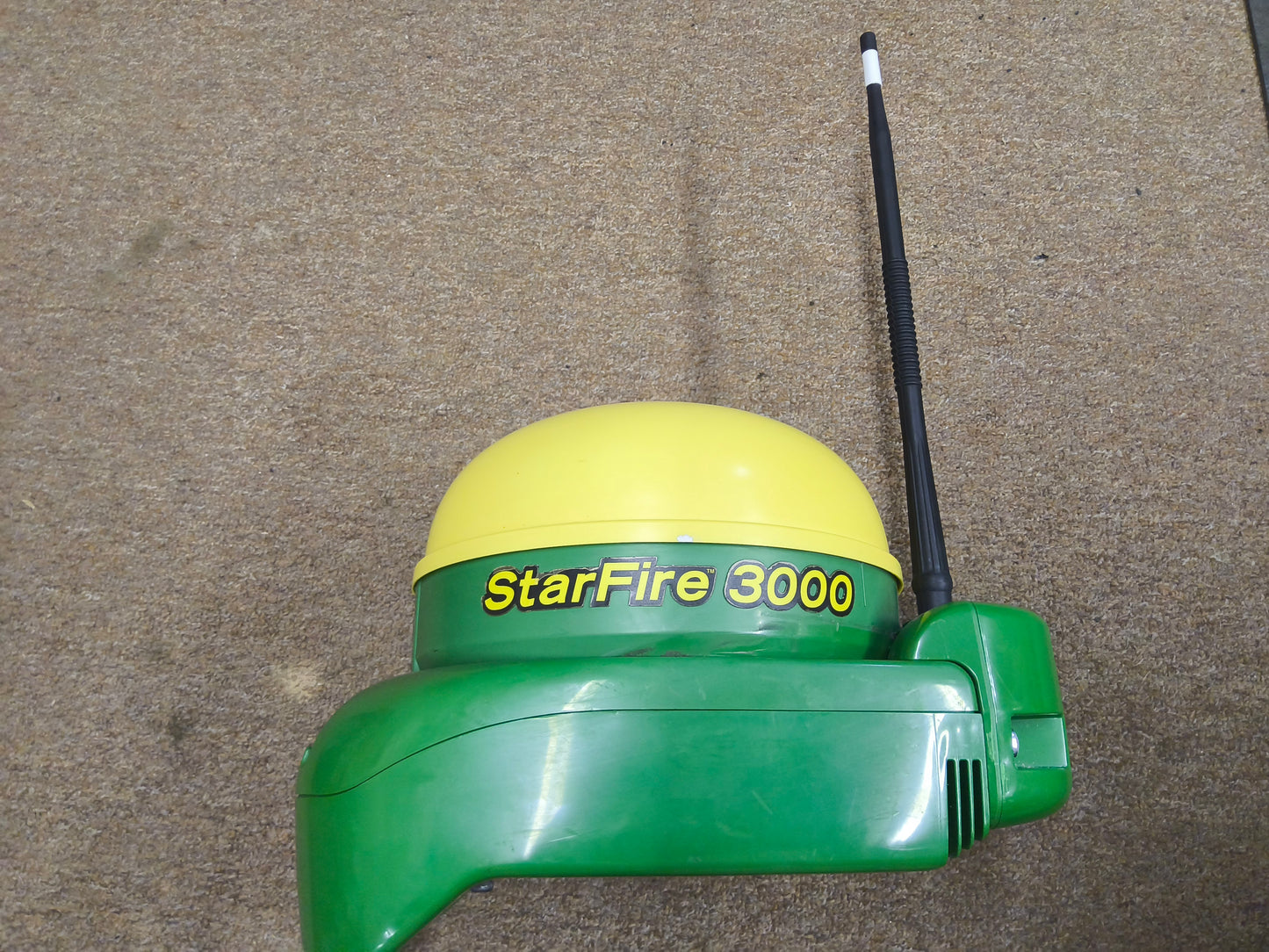 John Deere StarFire™ 3000 GPS Receiver