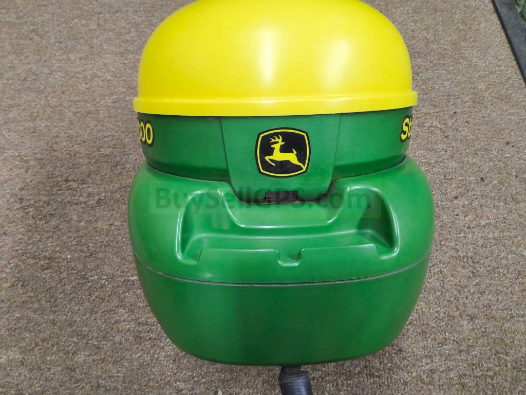 John Deere StarFire™ 3000 GPS Receiver 2013 | SF1 | Deluxe Shroud | Fair to Good Condition missing part of one decal