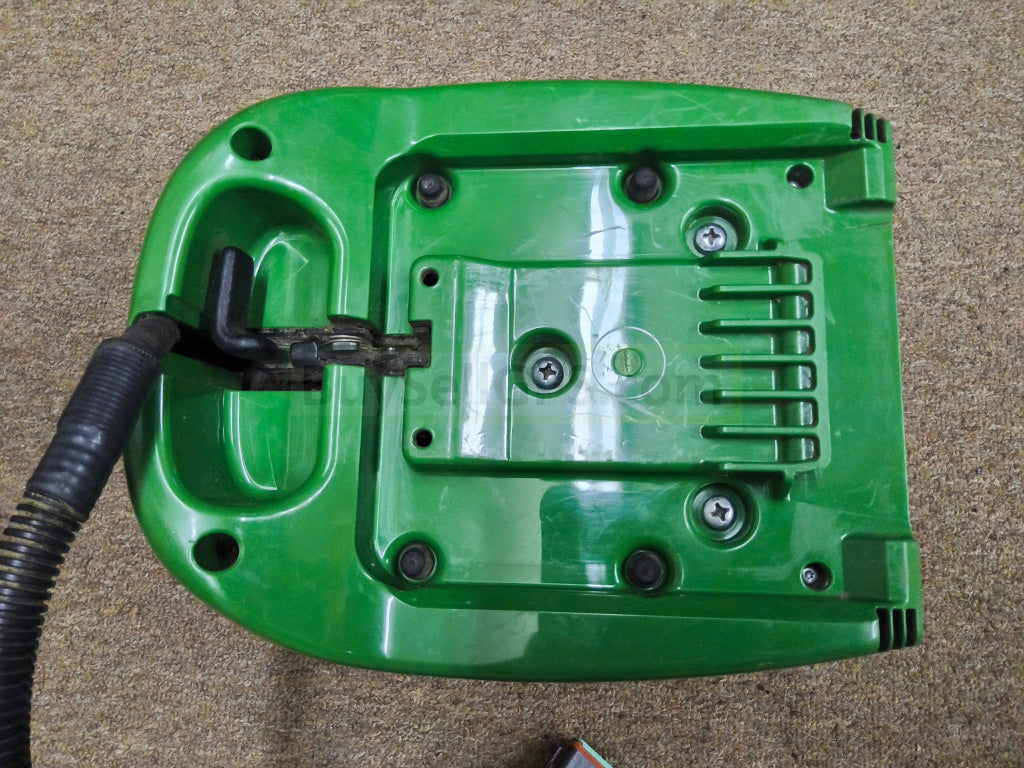 John Deere StarFire™ 3000 GPS Receiver 2013 | SF1 | Deluxe Shroud | Fair to Good Condition missing part of one decal