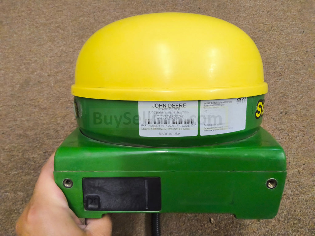 John Deere StarFire™ 3000 GPS Receiver 2013 | SF1 | Deluxe Shroud | Fair to Good Condition missing part of one decal