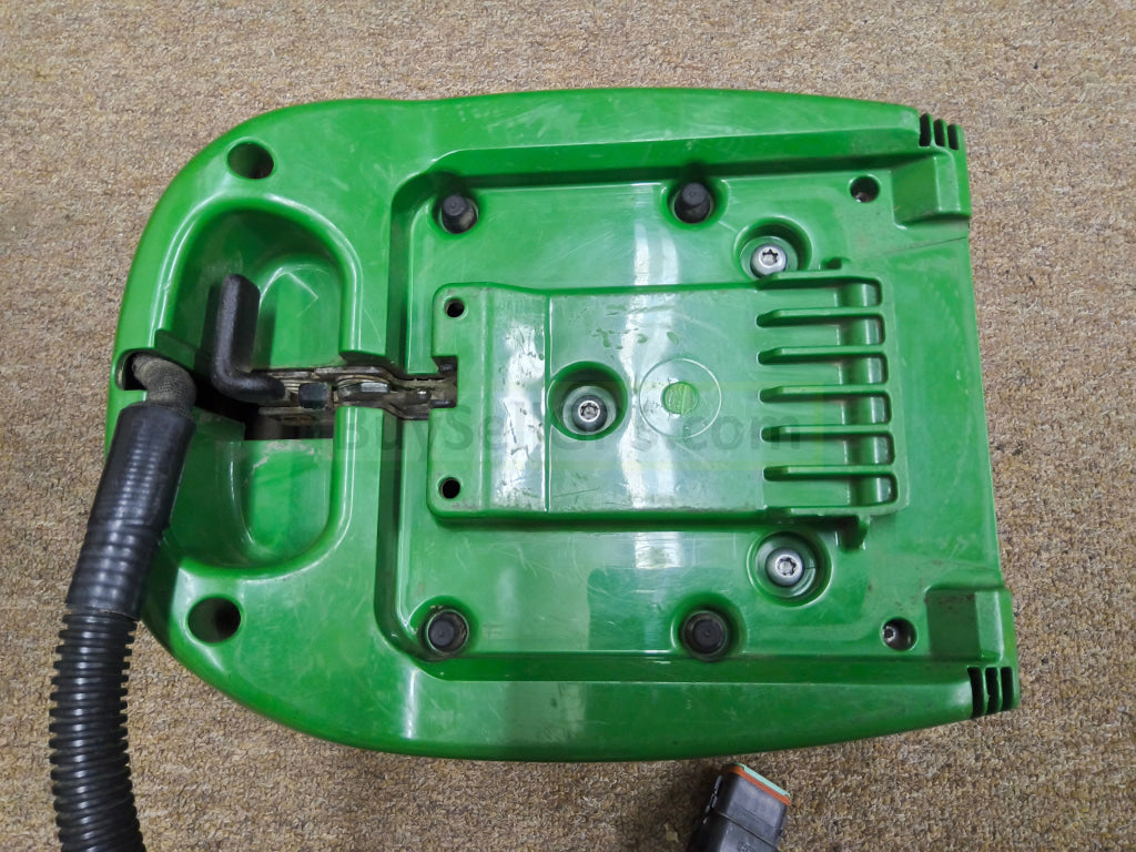 John Deere StarFire™ 3000 GPS Receiver 2013 | SF1 | Deluxe Shroud | Fair to Good Condition missing part of one decal