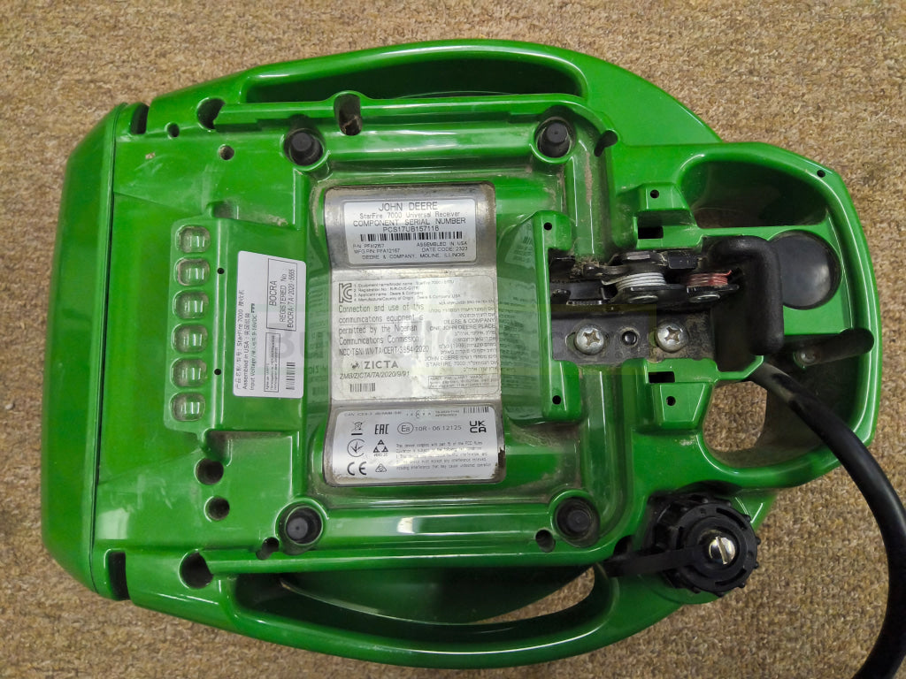John Deere StarFire™ 7000 Universal GPS Receiver Agriculture