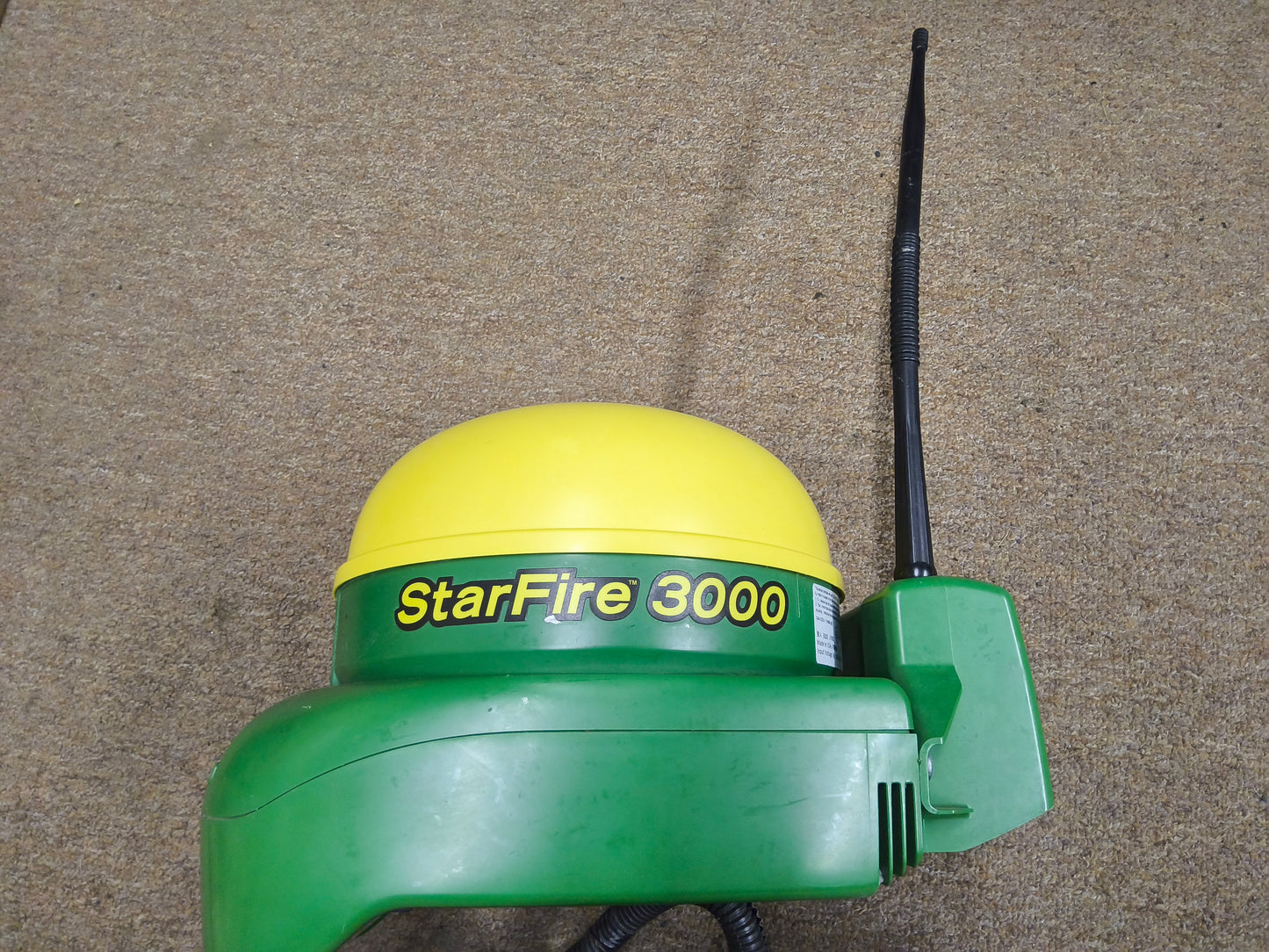 John Deere StarFire™ 3000 GPS Receiver