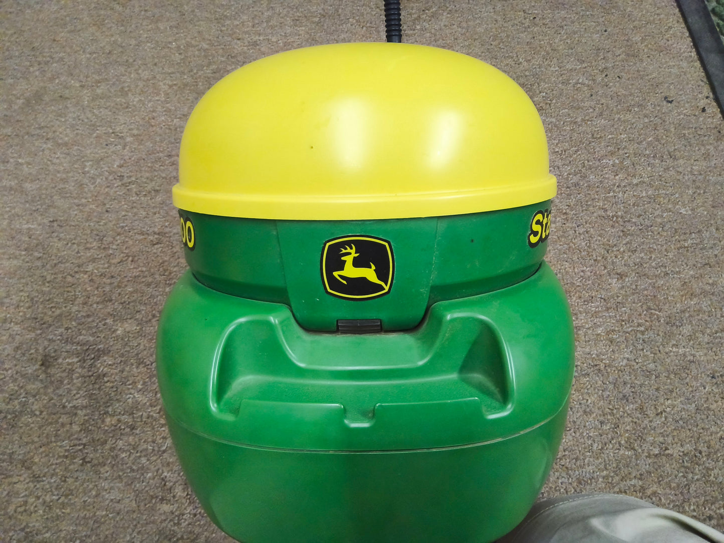 John Deere StarFire™ 3000 GPS Receiver