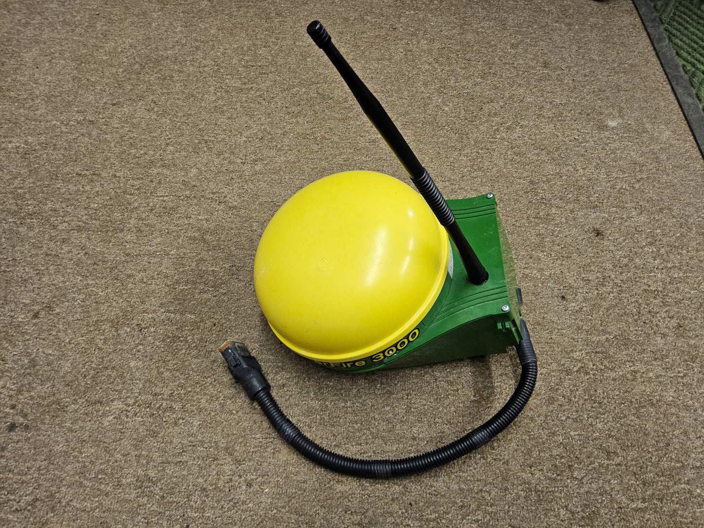 John Deere StarFire™ 3000 GPS Receiver