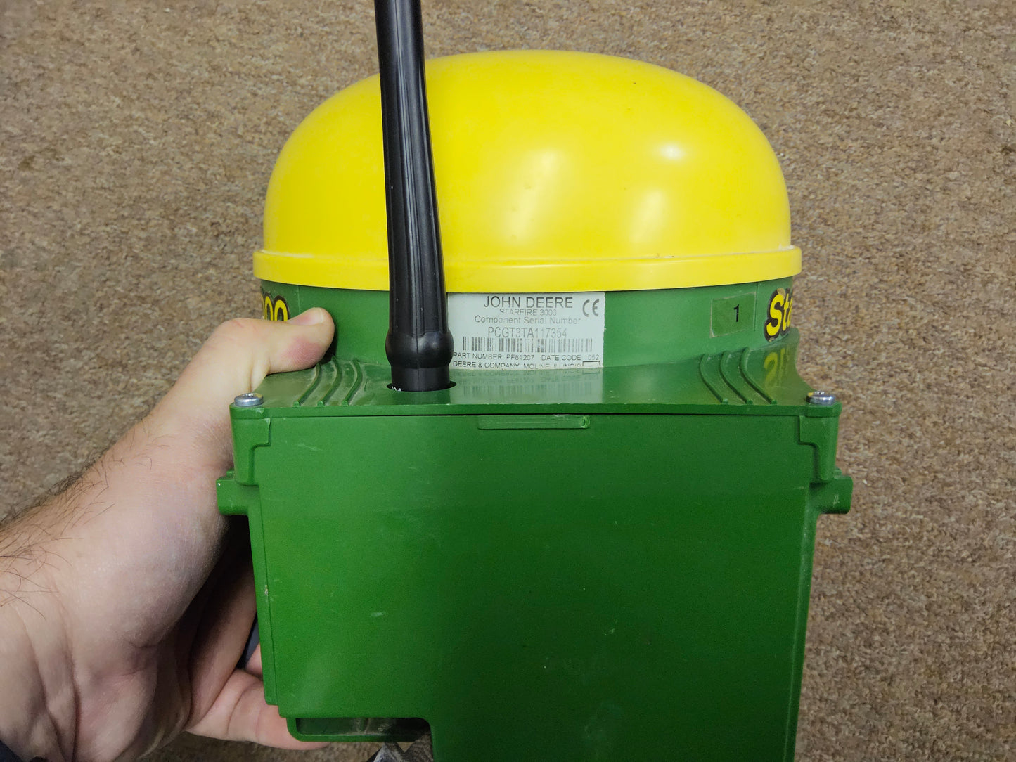 John Deere StarFire™ 3000 GPS Receiver