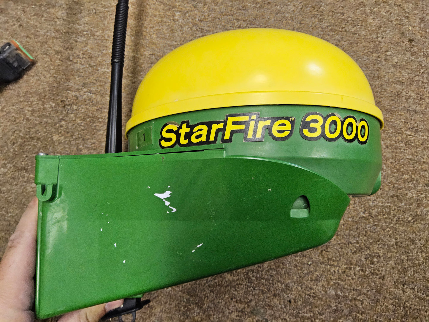 John Deere StarFire™ 3000 GPS Receiver