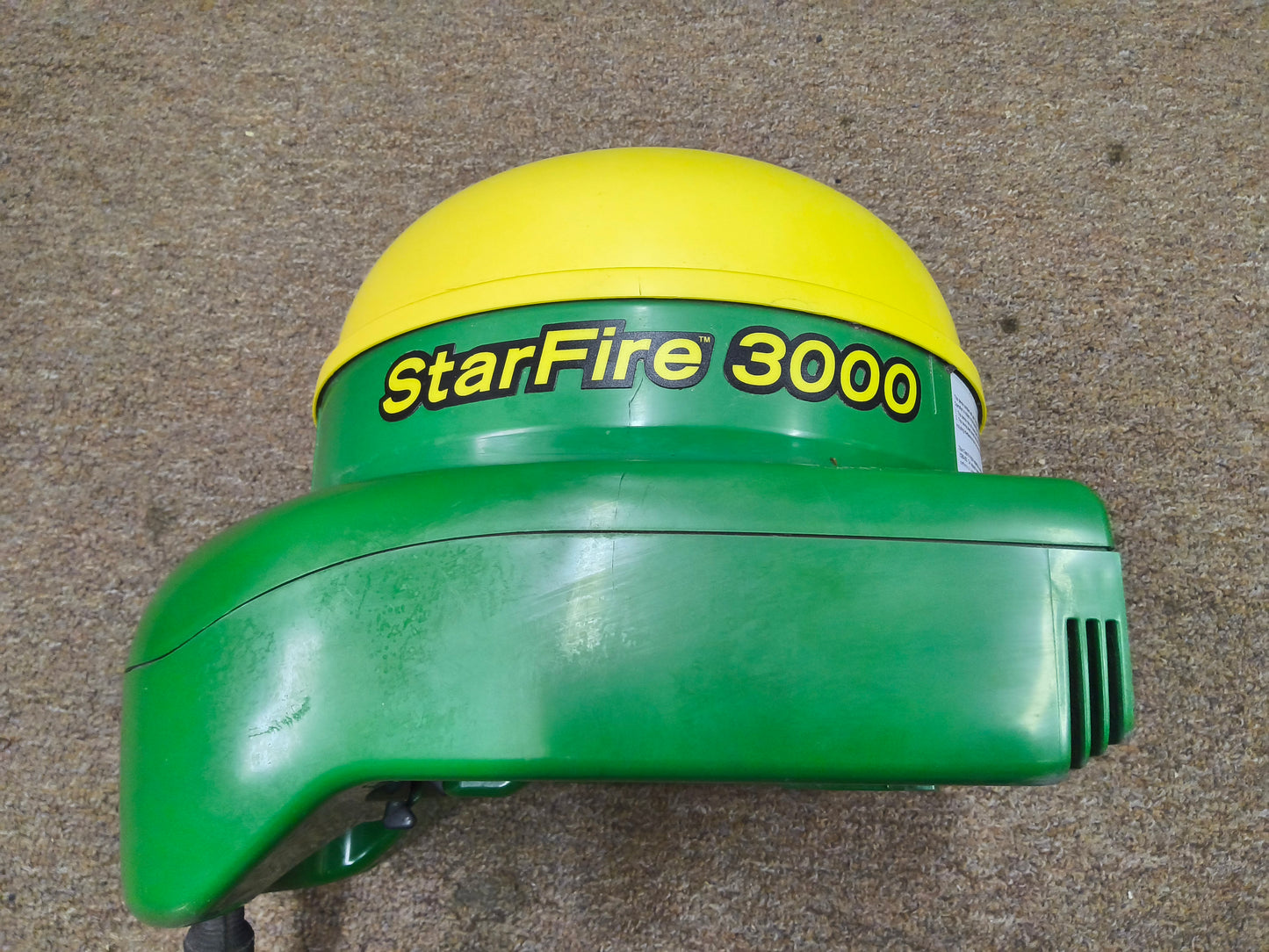 John Deere StarFire™ 3000 GPS Receiver