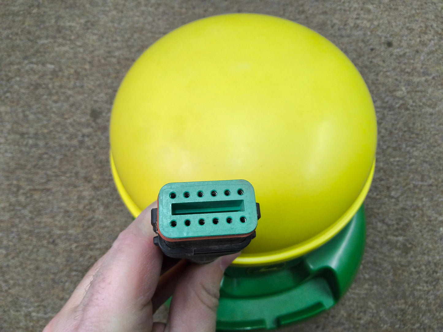 John Deere StarFire™ 3000 GPS Receiver