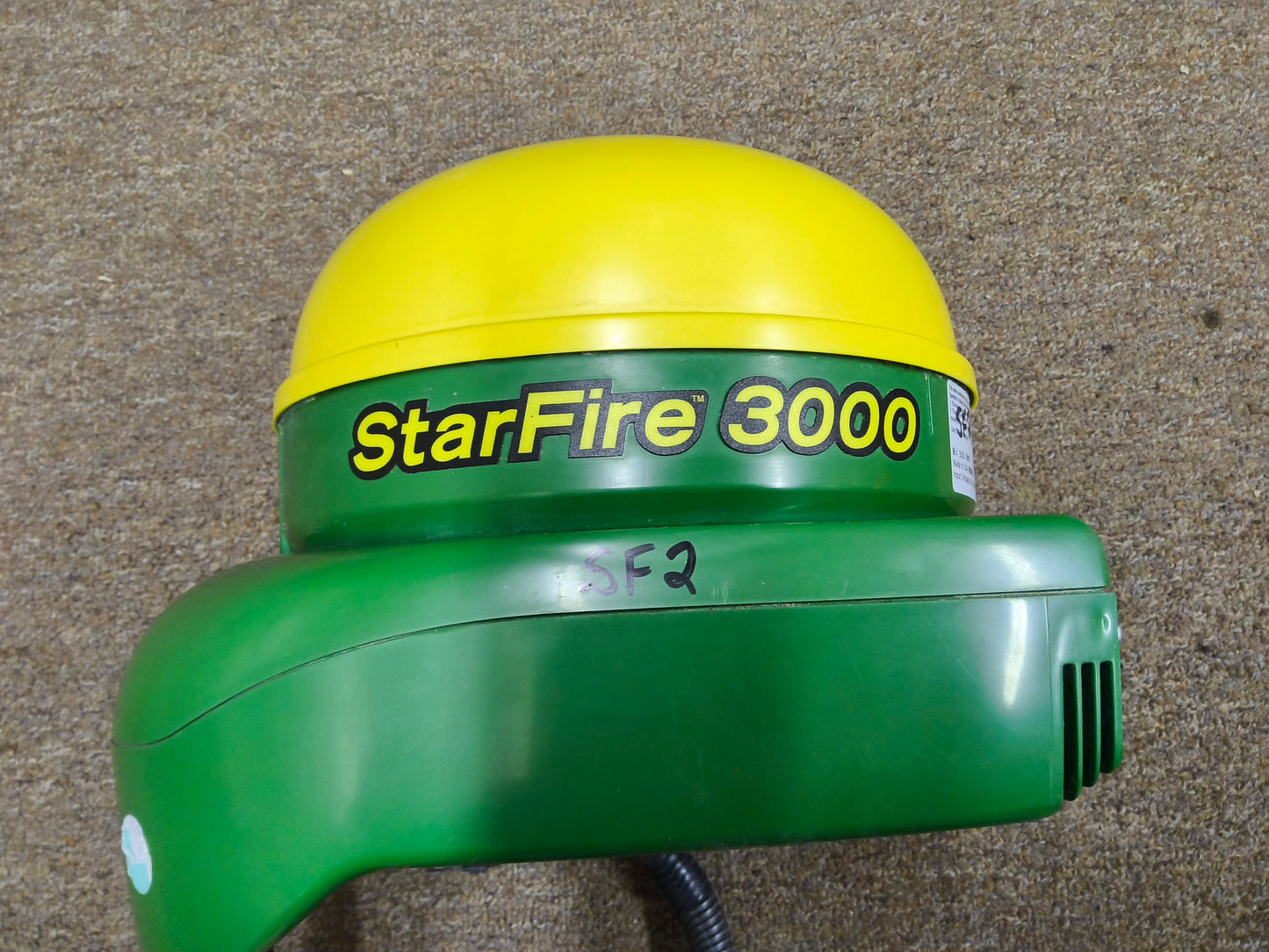 John Deere StarFire™ 3000 GPS Receiver