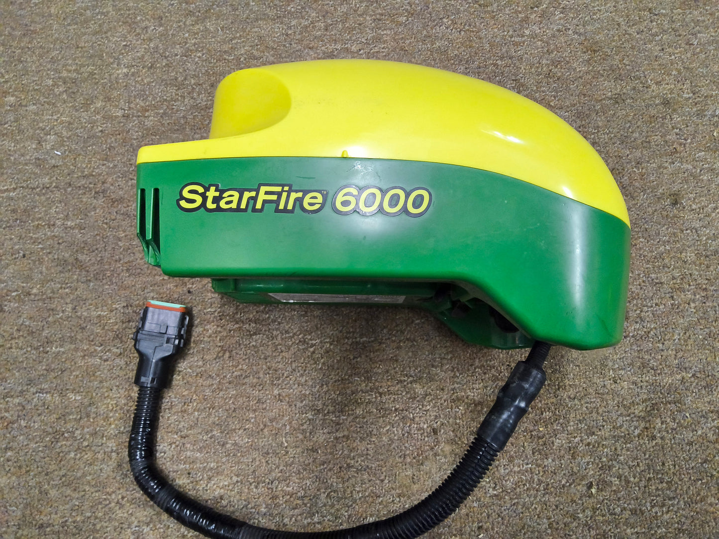 John Deere StarFire™ 6000 GPS Receiver