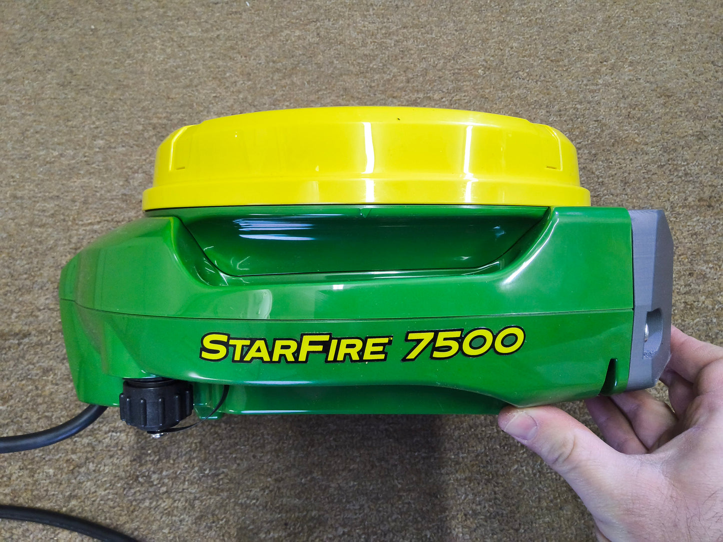 John Deere StarFire™ 7500 Universal GPS Receiver