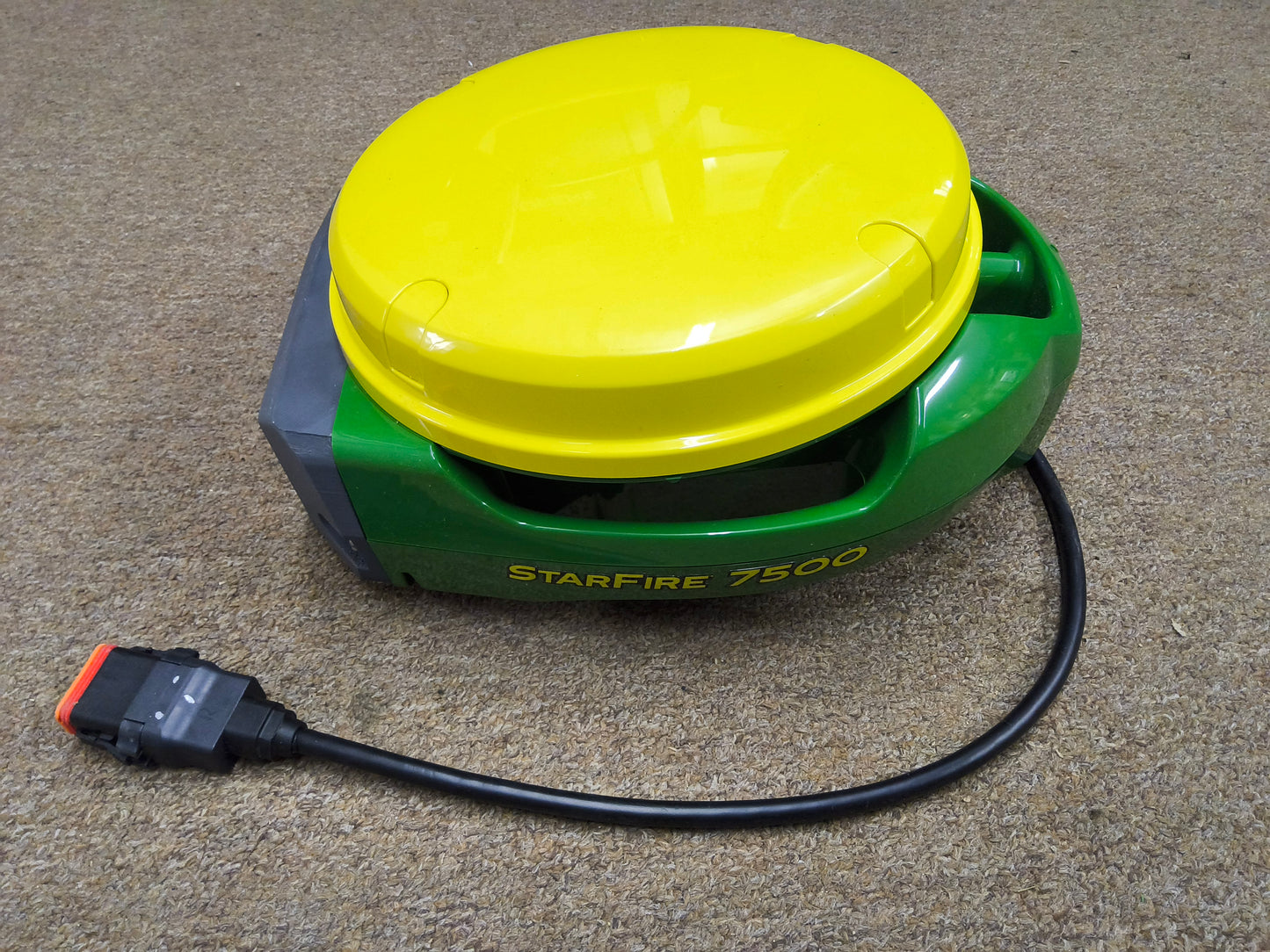 John Deere StarFire™ 7500 Universal GPS Receiver