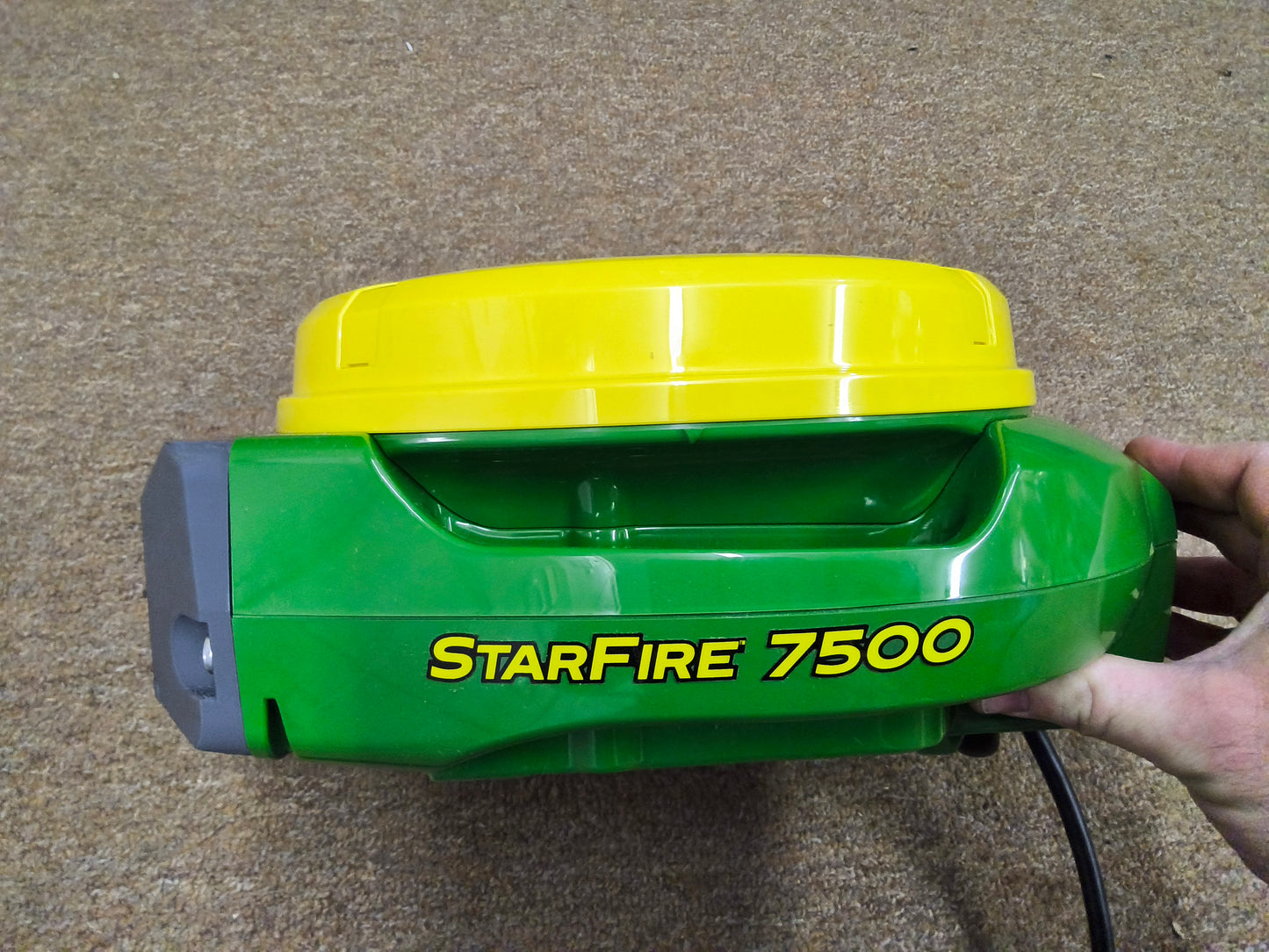 John Deere StarFire™ 7500 Universal GPS Receiver