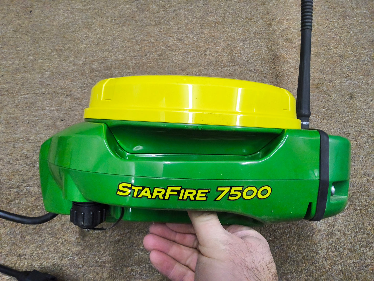 John Deere StarFire™ 7500 Universal GPS Receiver