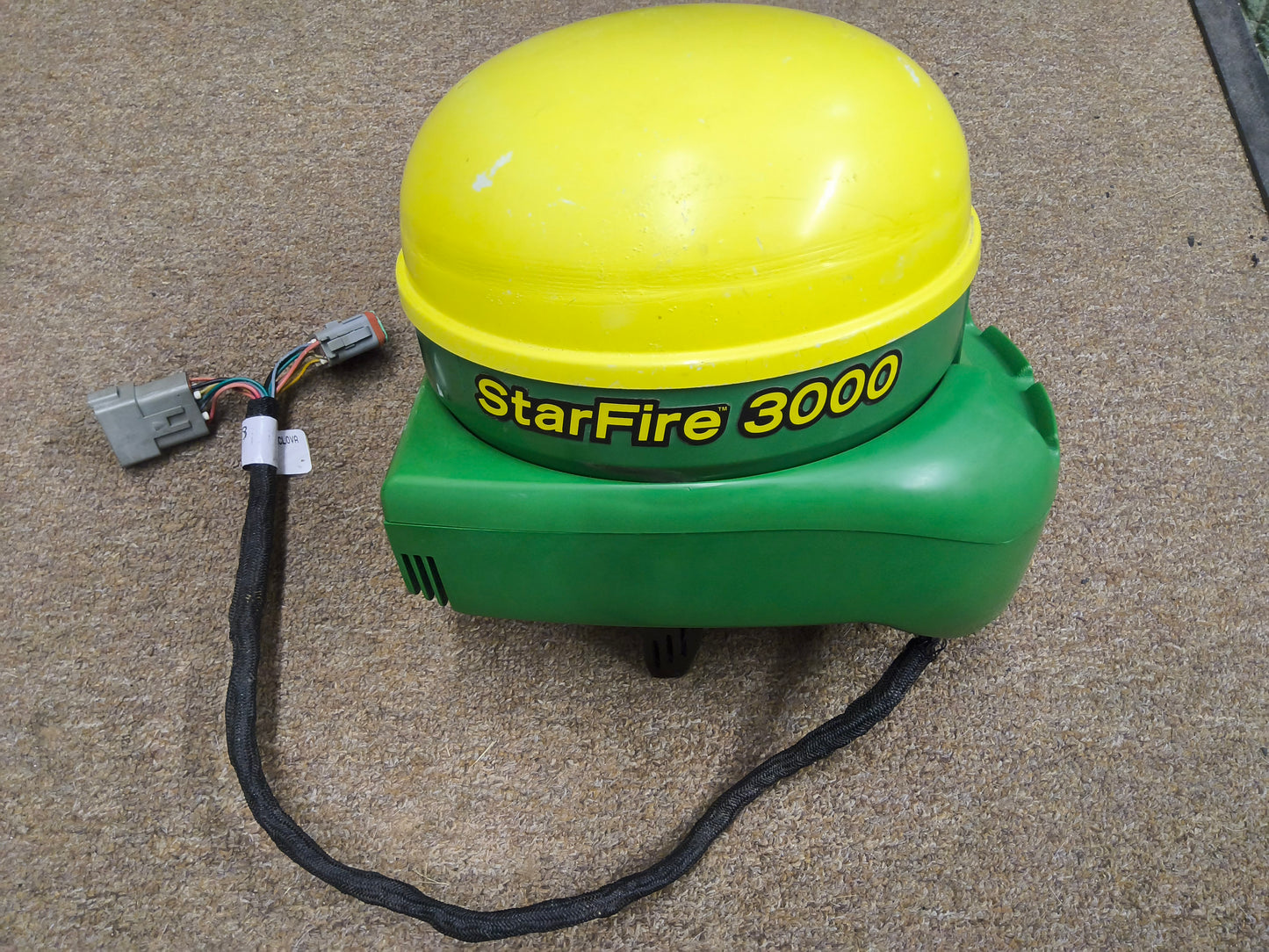 John Deere StarFire™ 3000 GPS Receiver