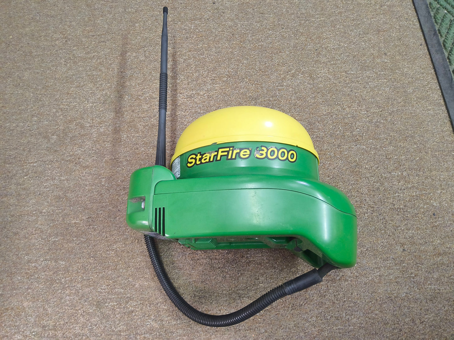 John Deere StarFire™ 3000 GPS Receiver