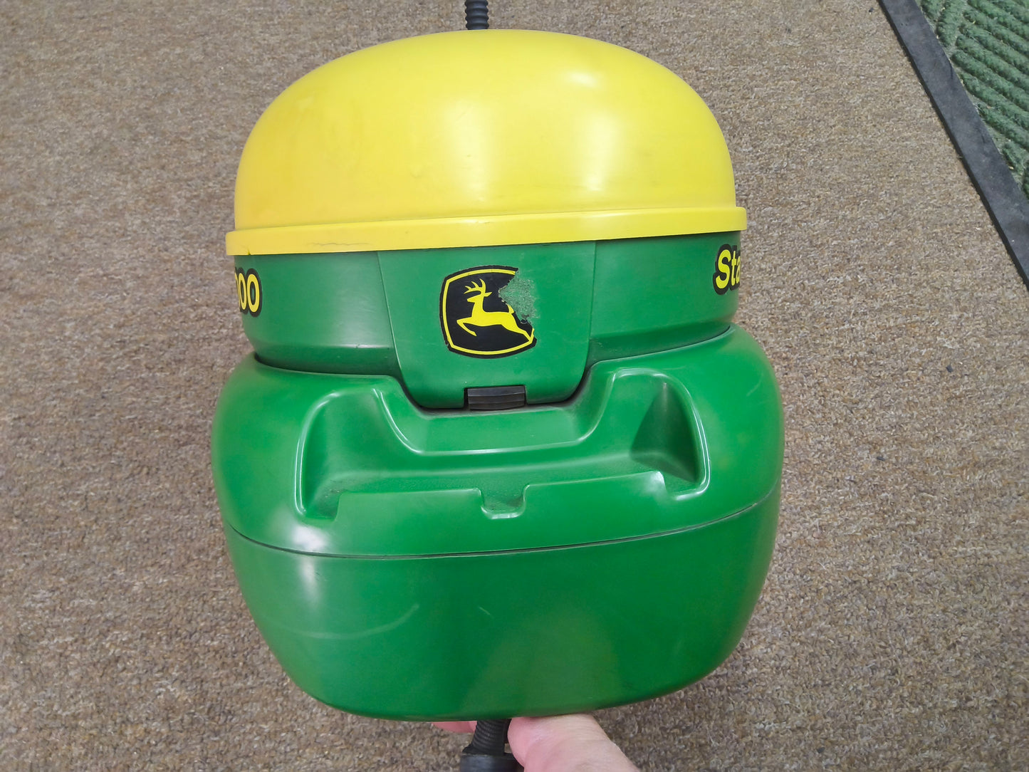 John Deere StarFire™ 3000 GPS Receiver