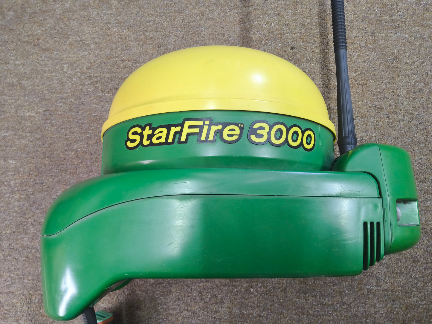 John Deere StarFire™ 3000 GPS Receiver