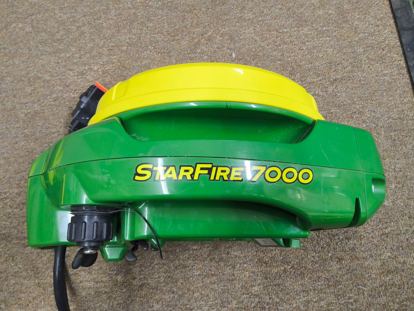 John Deere StarFire™ 7000 Universal GPS Receiver