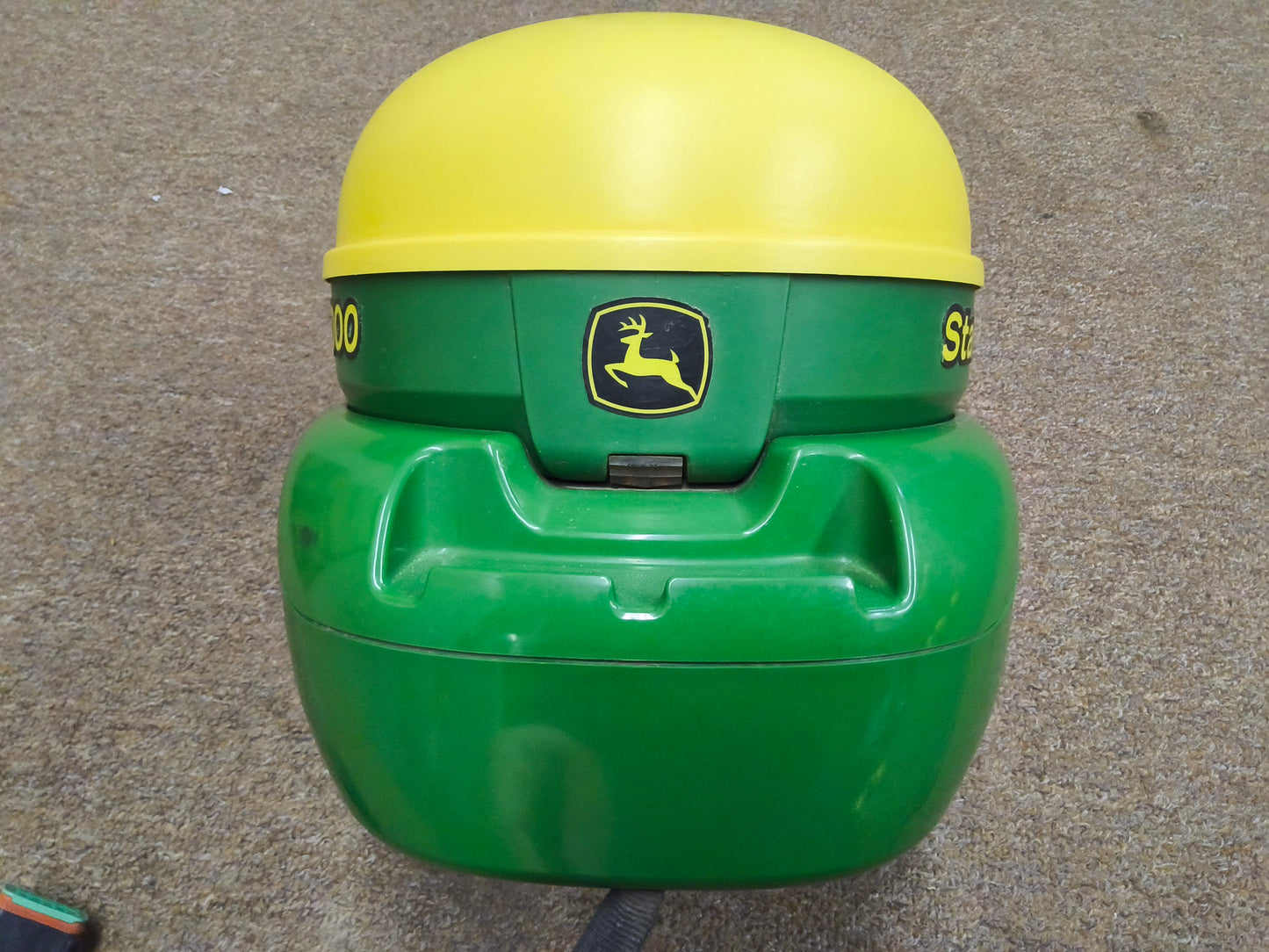John Deere StarFire™ 3000 GPS Receiver