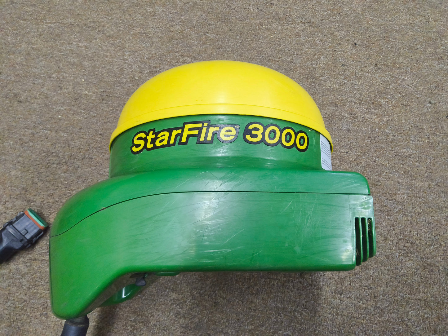 John Deere StarFire™ 3000 GPS Receiver