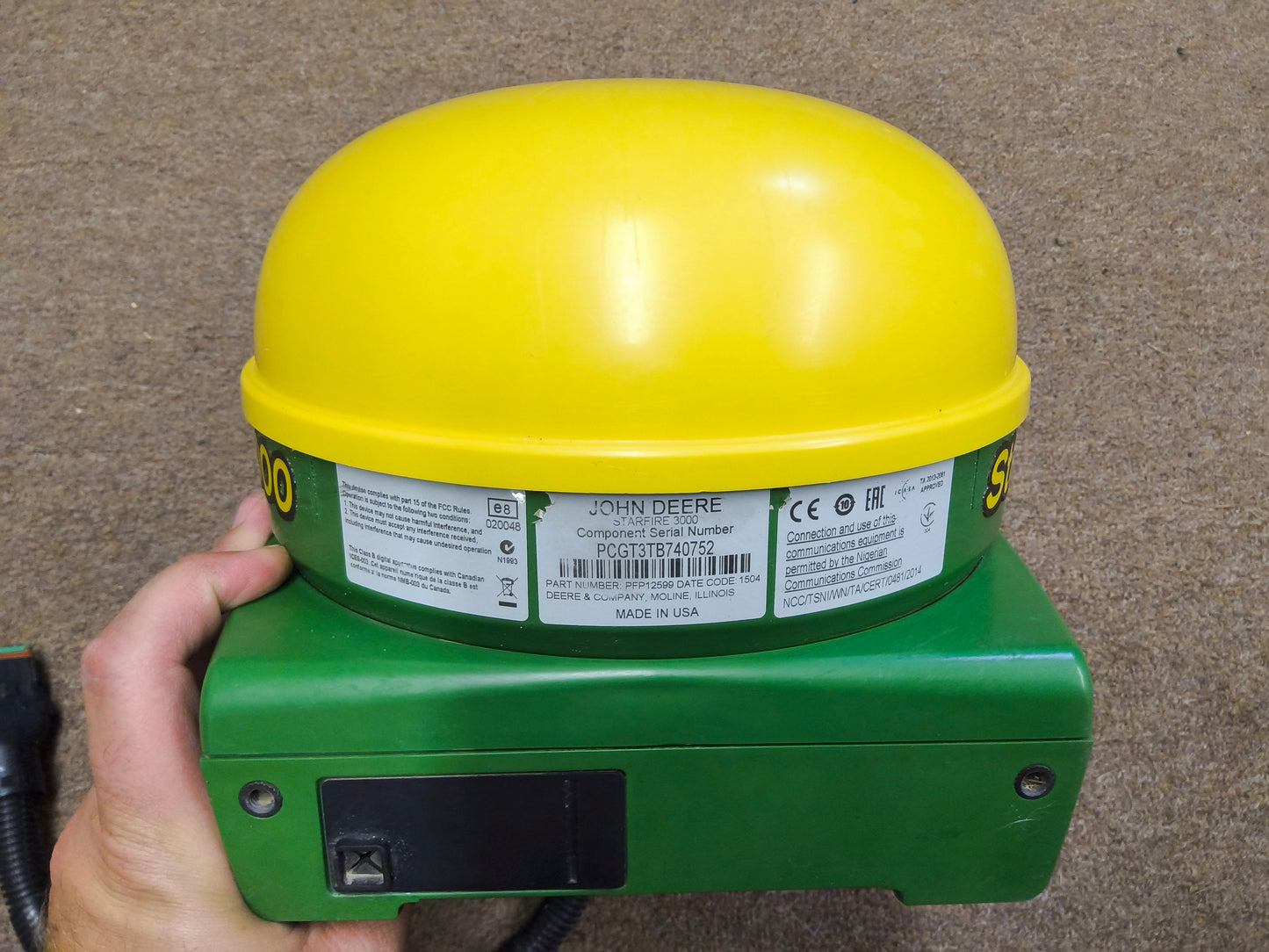 John Deere StarFire™ 3000 GPS Receiver