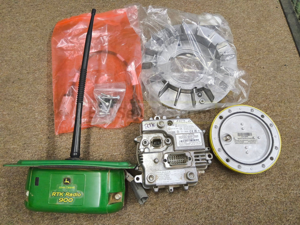 John Deere Integrated StarFire™ 6000 GPS Receiver Agriculture