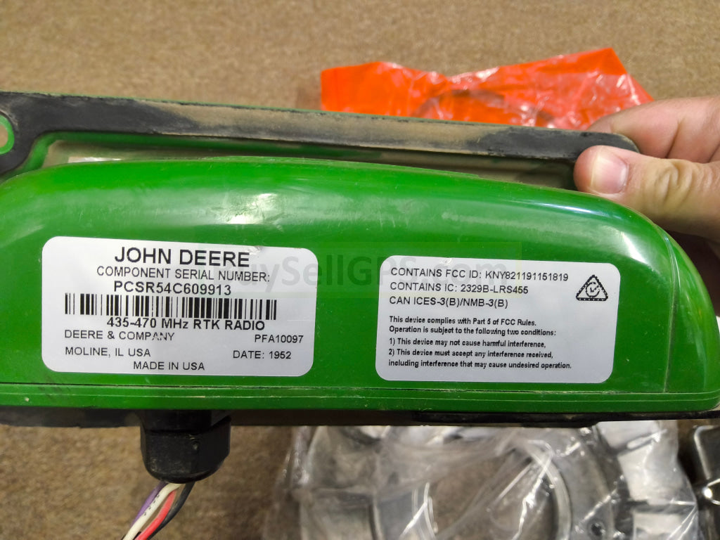 John Deere Integrated StarFire™ 6000 GPS Receiver Agriculture