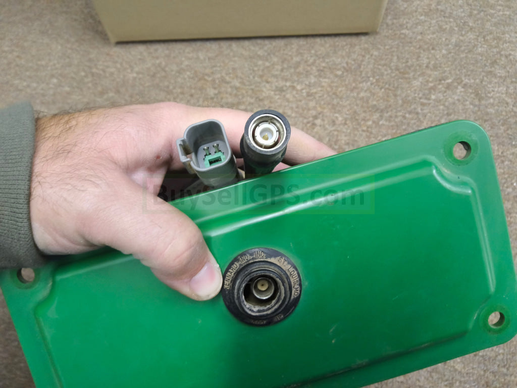 John Deere Integrated StarFire™ 7000 GPS Receiver 2022 Receiver 2021 Radio | RTK Ready with 900 Radio | Waterloo