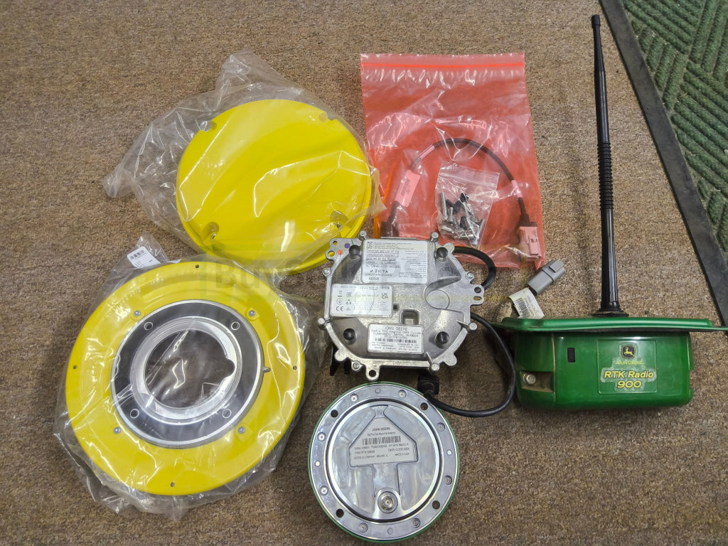 John Deere Integrated StarFire™ 7000 GPS Receiver 2022 Receiver 2021 Radio | RTK Ready with 900 Radio | Waterloo