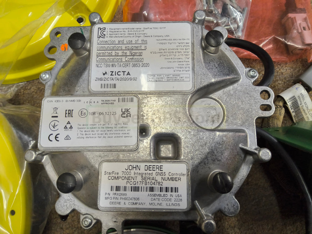 John Deere Integrated StarFire™ 7000 GPS Receiver 2022 Receiver 2021 Radio | RTK Ready with 900 Radio | Waterloo