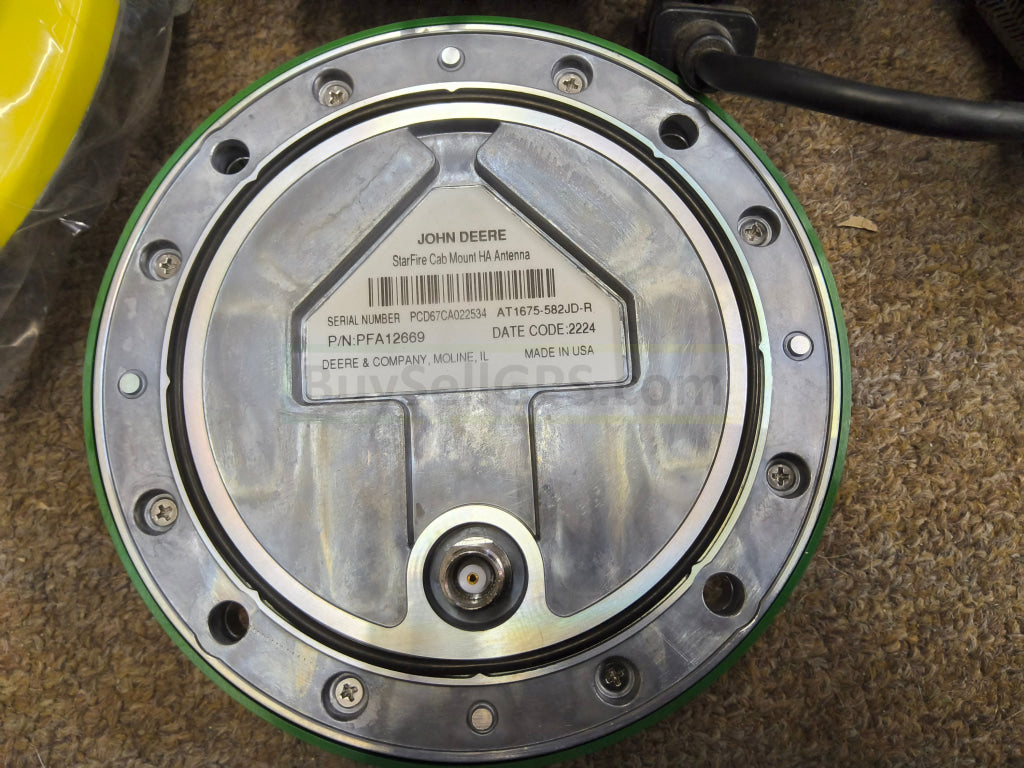 John Deere Integrated StarFire™ 7000 GPS Receiver 2022 Receiver 2021 Radio | RTK Ready with 900 Radio | Waterloo