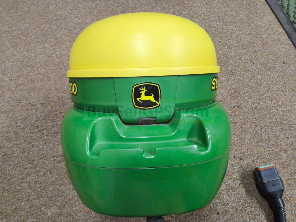 John Deere StarFire™ 3000 GPS Receiver 2013 | SF1 | Deluxe Shroud | Fair to Good Condition missing part of one decal
