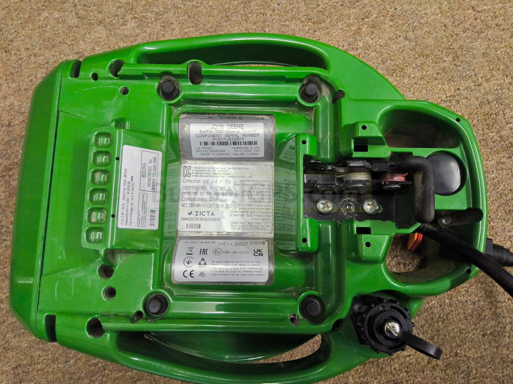 John Deere StarFire™ 7000 Universal GPS Receiver Agriculture