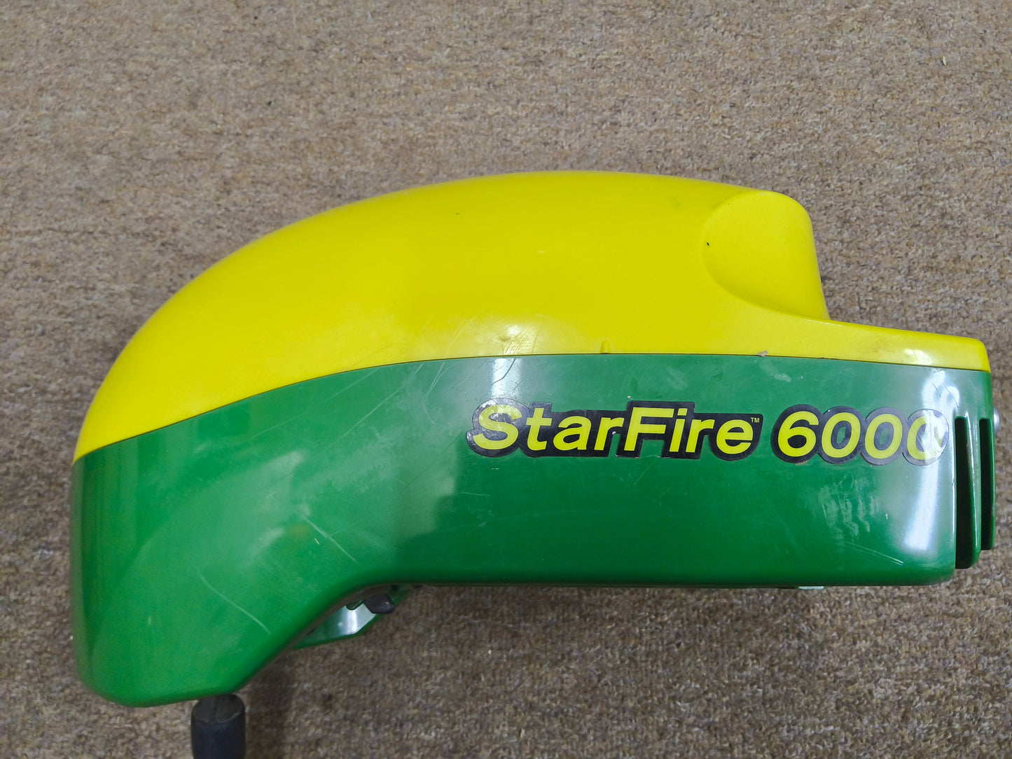 John Deere StarFire™ 6000 GPS Receiver