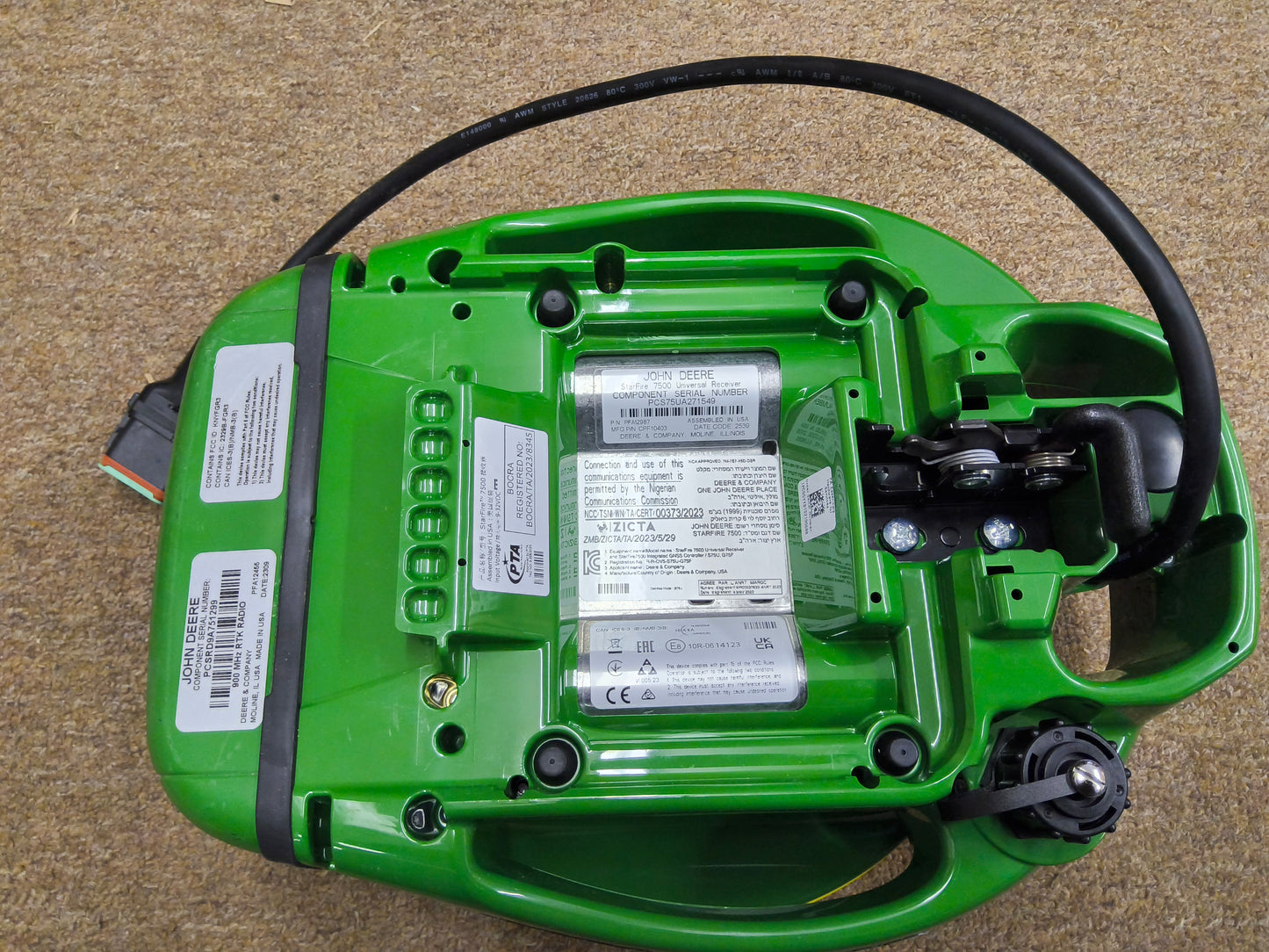 John Deere StarFire™ 7500 Universal GPS Receiver