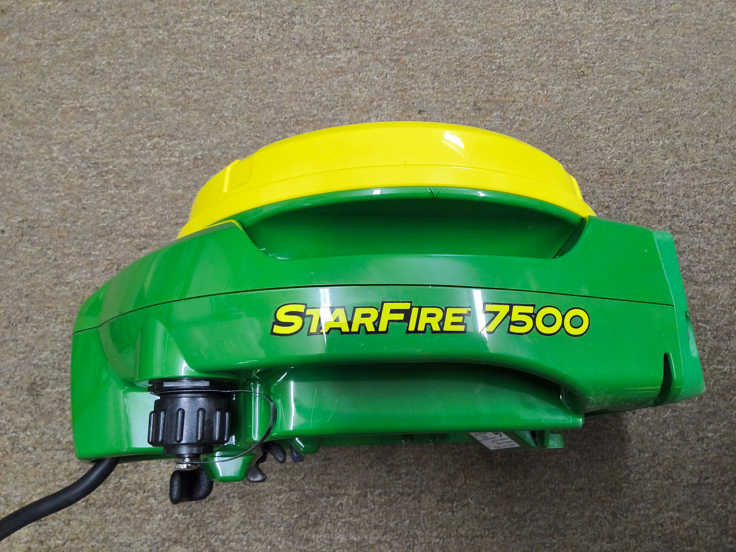 John Deere StarFire™ 7500 Universal GPS Receiver