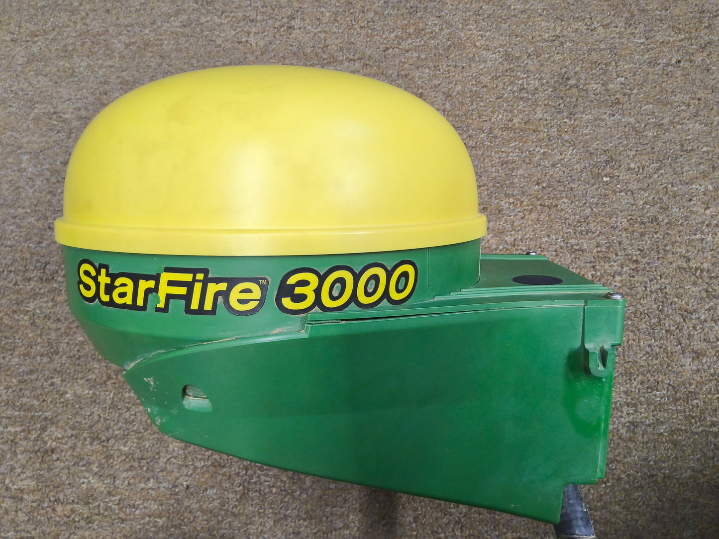 John Deere StarFire™ 3000 GPS Receiver