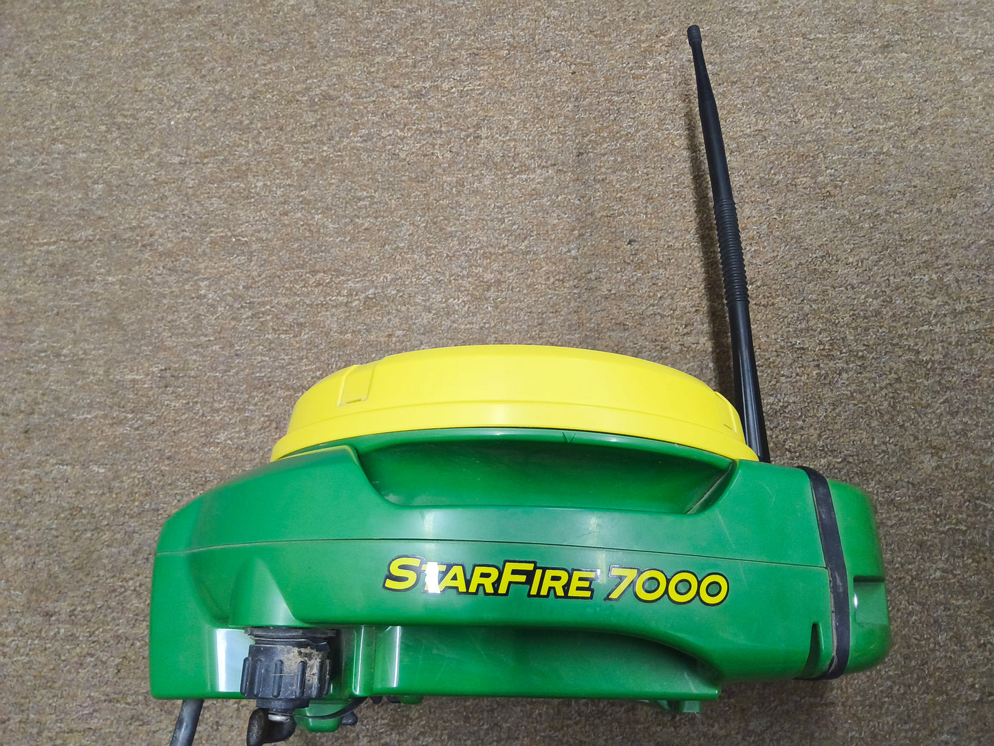 John Deere StarFire™ 7000 Universal GPS Receiver