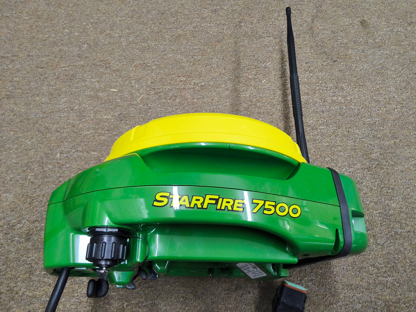 John Deere StarFire™ 7500 Universal GPS Receiver