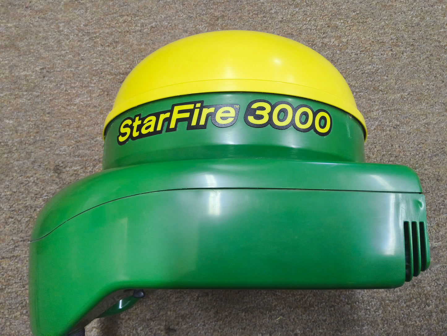 John Deere StarFire™ 3000 GPS Receiver
