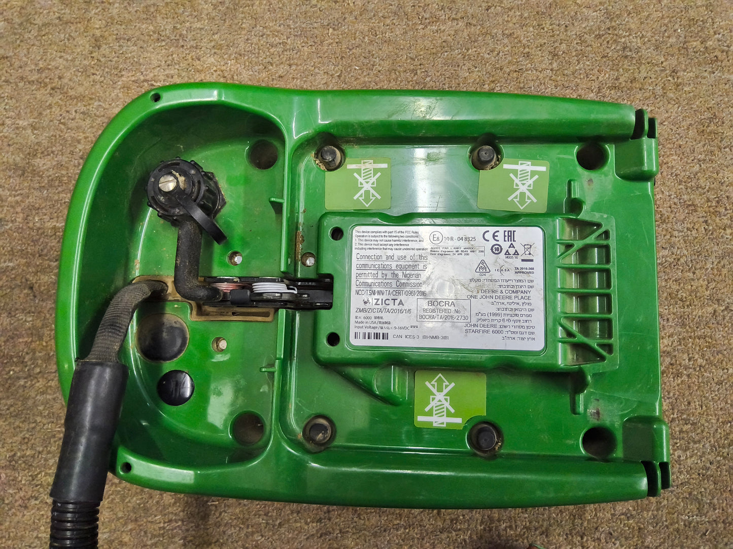 John Deere StarFire™ 6000 GPS Receiver