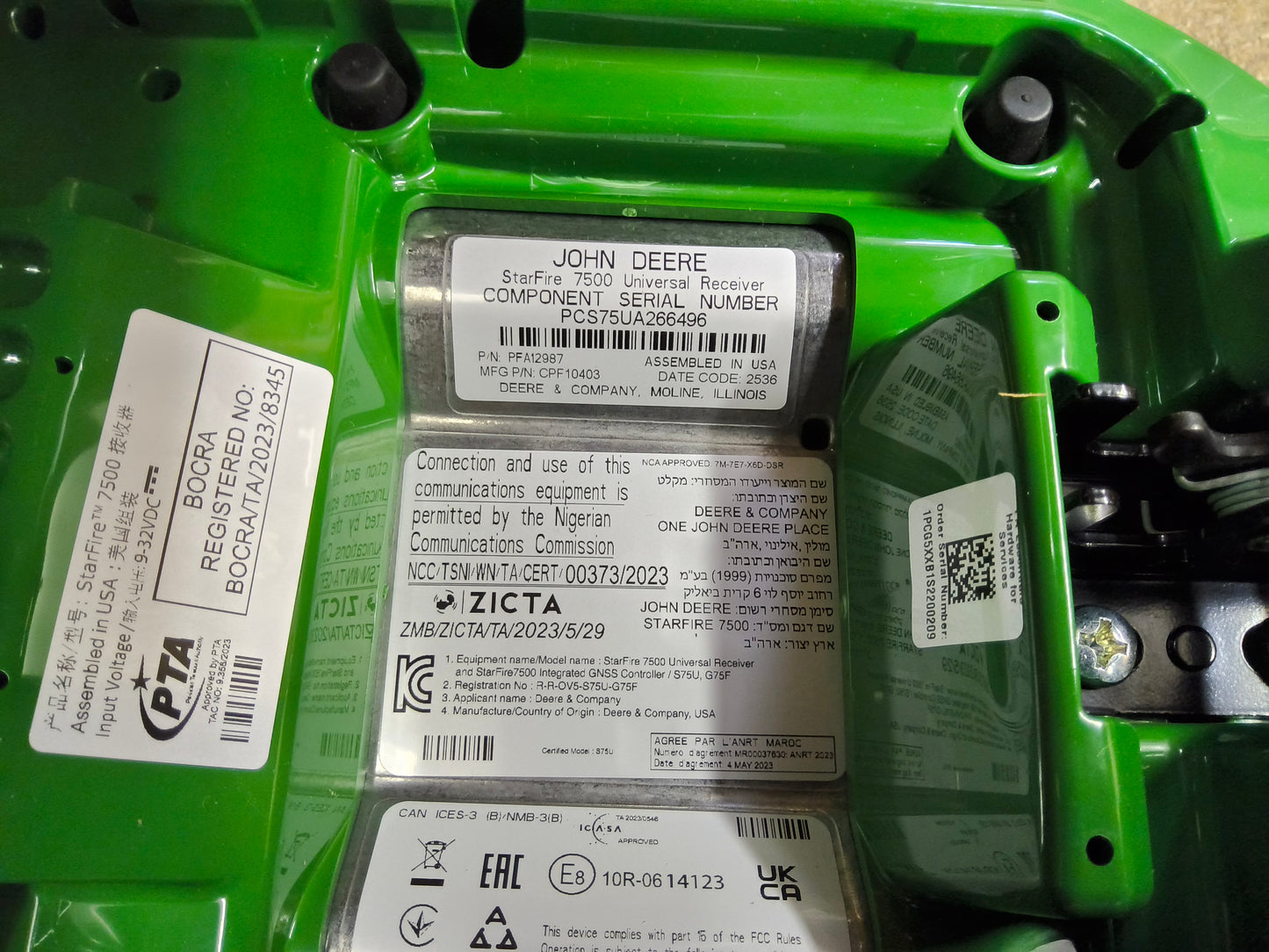 John Deere StarFire™ 7500 Universal GPS Receiver