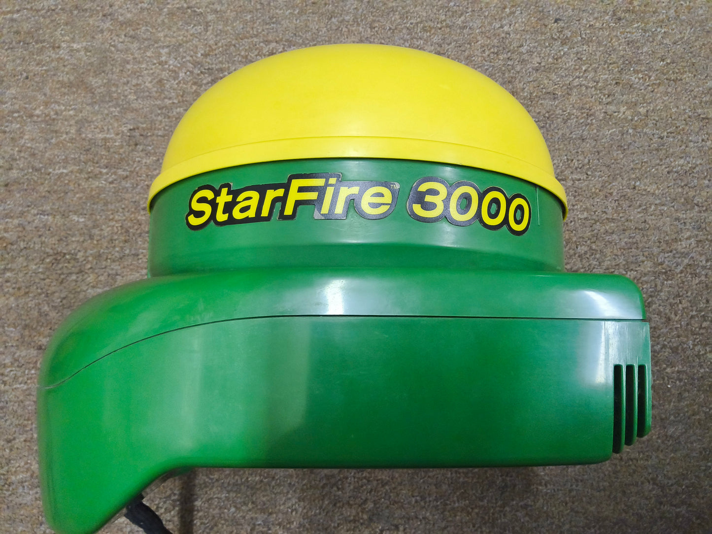 John Deere StarFire™ 3000 GPS Receiver