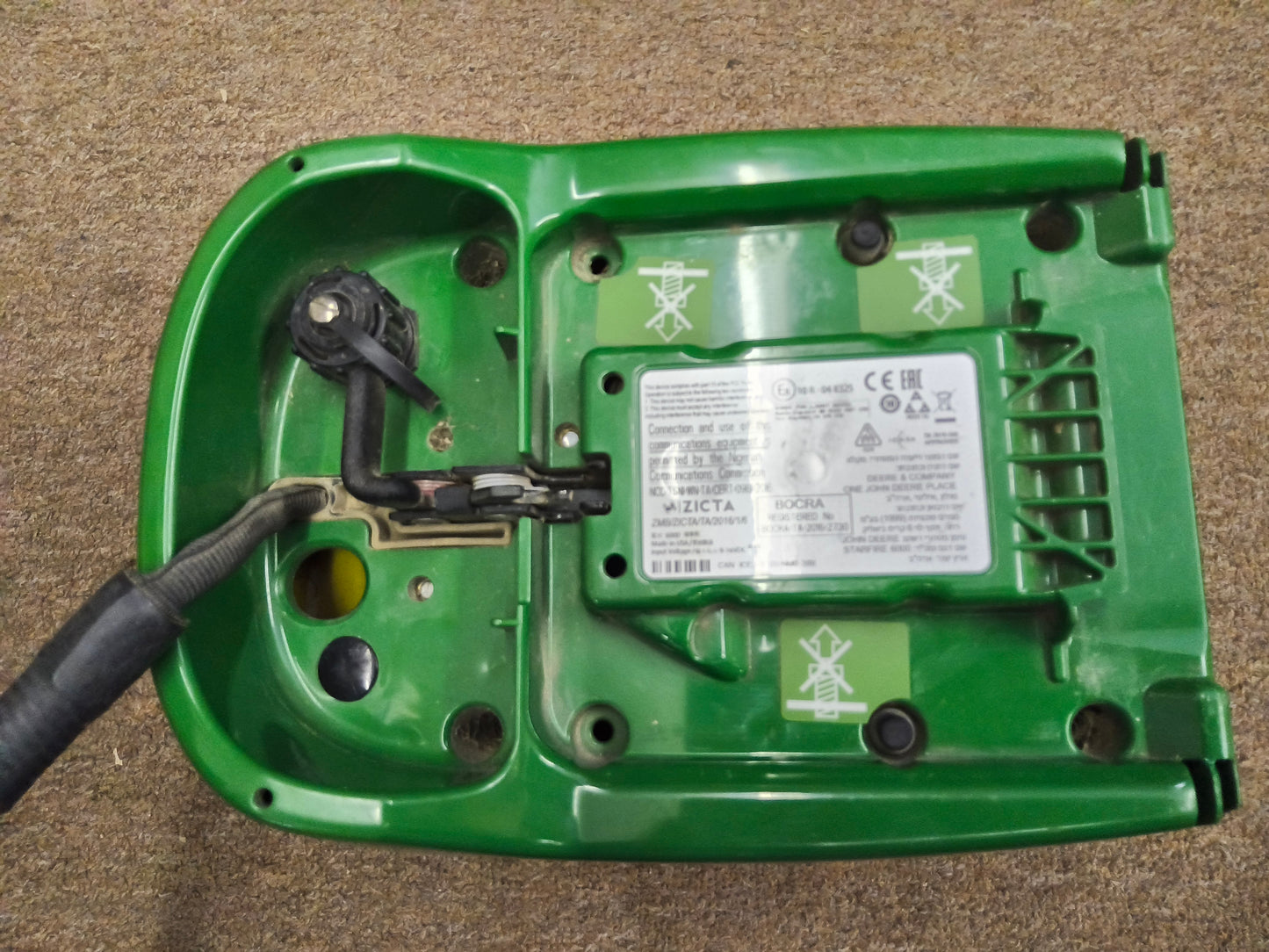 John Deere StarFire™ 6000 GPS Receiver